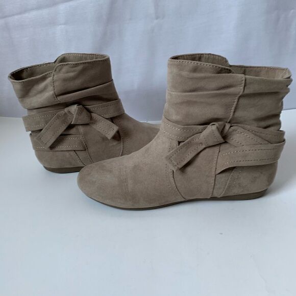 Report Flat Tan Ankle Boots - Picture 1 of 15